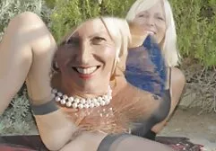 Cazzo bionda sul film porno vergini divano 216