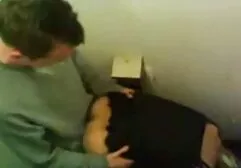 Ragazza porno sauna russa girare su un ragazzo con un pompino