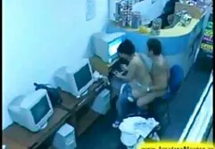 Bruna con film porno al cinema Clitoride grande