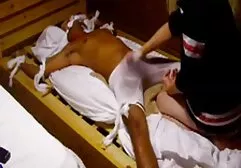 Masturbazione PORNI: bionda con seni animal porno movie piccoli accarezzando delicatamente