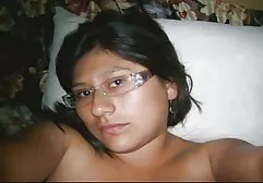 Spogliarello asistente porno con gli occhiali